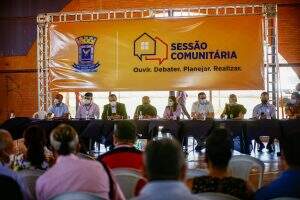 Vereadores durante sessão comunitária em dezembro passado.