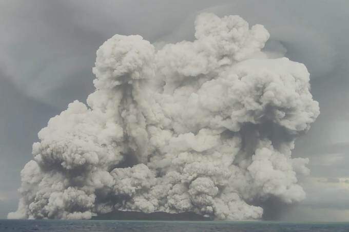 Vulcão de Tonga provoca vazamento de óleo e tragédia ambiental no Peru