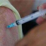 Idoso é detido na Índia após tomar 11 doses de vacina contra Covid