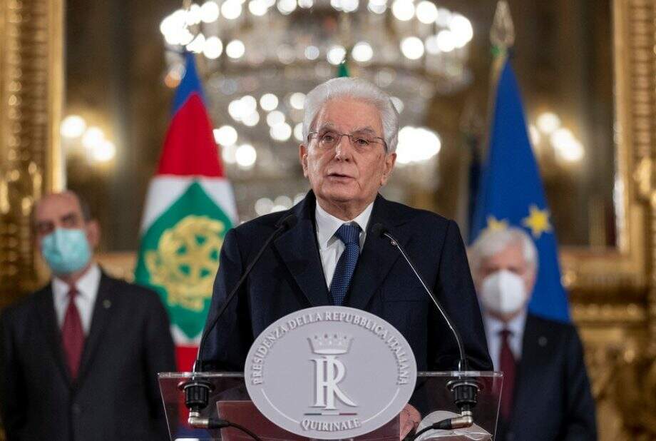 Sergio Mattarella foi eleito pelo parlamento para um segundo mandato de sete anos como chefe de Estado.