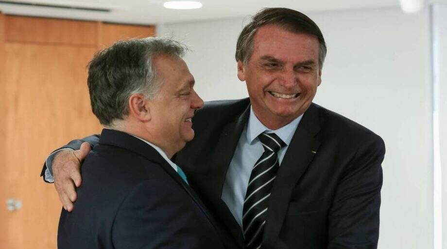 Na Hungria, Bolsonaro chama Orbán, líder de extrema-direita, de 'irmão'