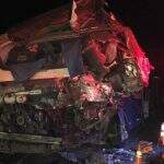 Vítima de acidente entre ônibus e caminhão na MS-040 está em coma na Santa Casa