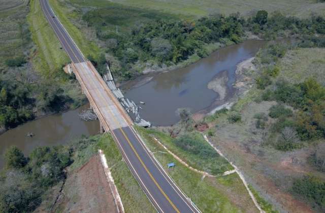 Ponte de concreto construída em MS