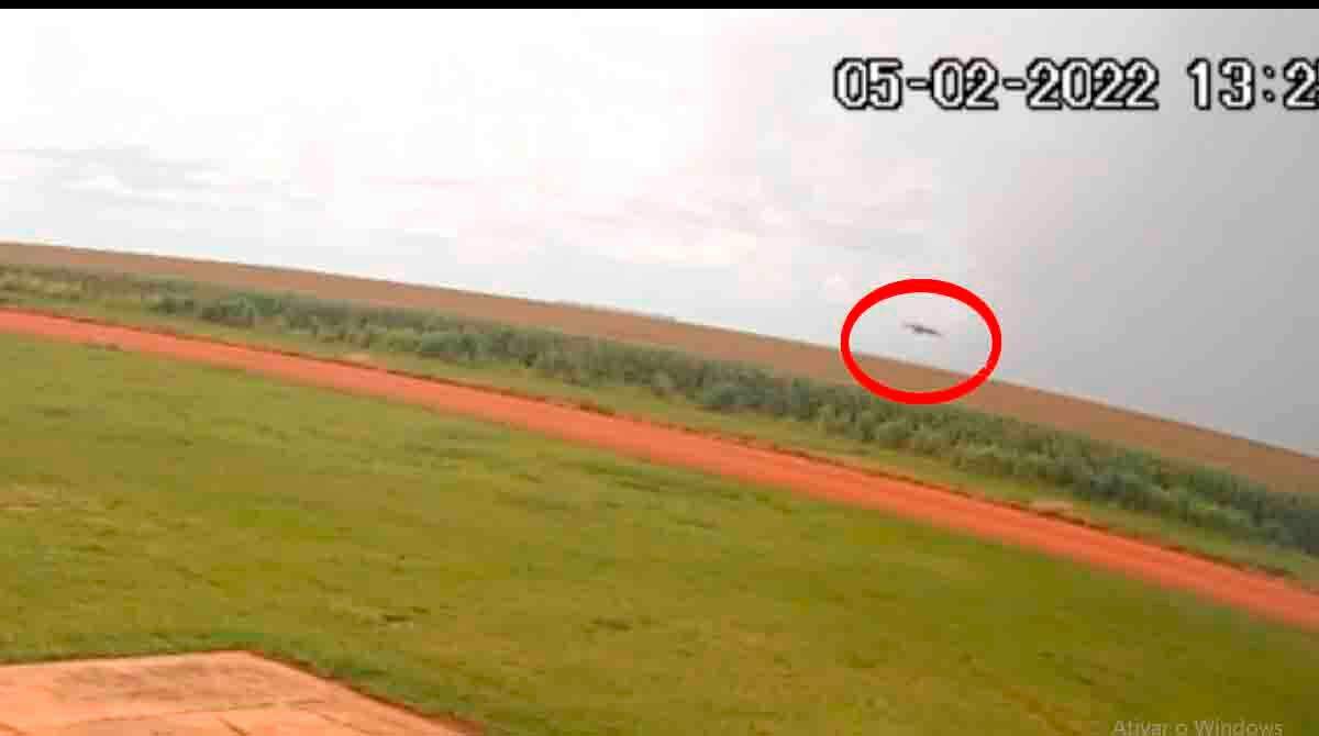 VÍDEO: imagens mostram momento em que avião cai e mata piloto em fazenda de MS