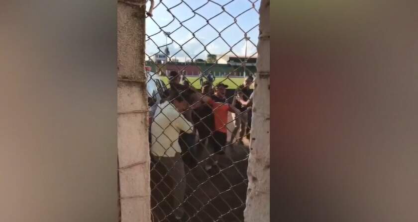 VÍDEO mostra coronel da PM em briga generalizada durante jogo de futebol em MS