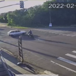 VÍDEO: Motociclista escapa por pouco de ser atingido por carro em cruzamento em Campo Grande: ‘por 1 segundo’