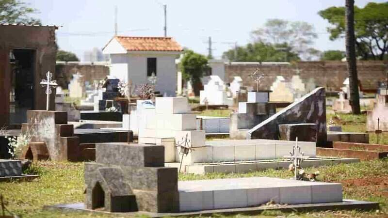 Estão marcados oito sepultamentos para ocorrerem ao longo desta sexta-feira (11).