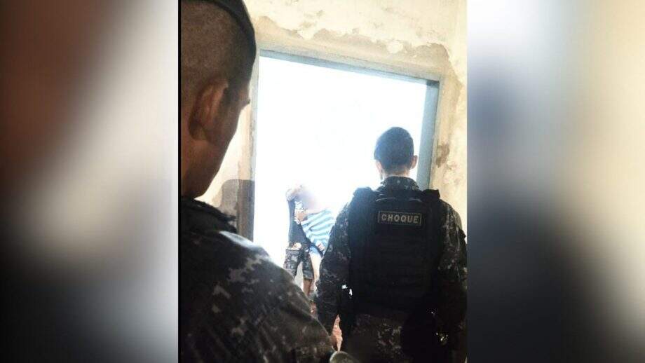 Após 20 minutos de negociação, ex-marido que fazia mulher refém acaba preso em Campo Grande