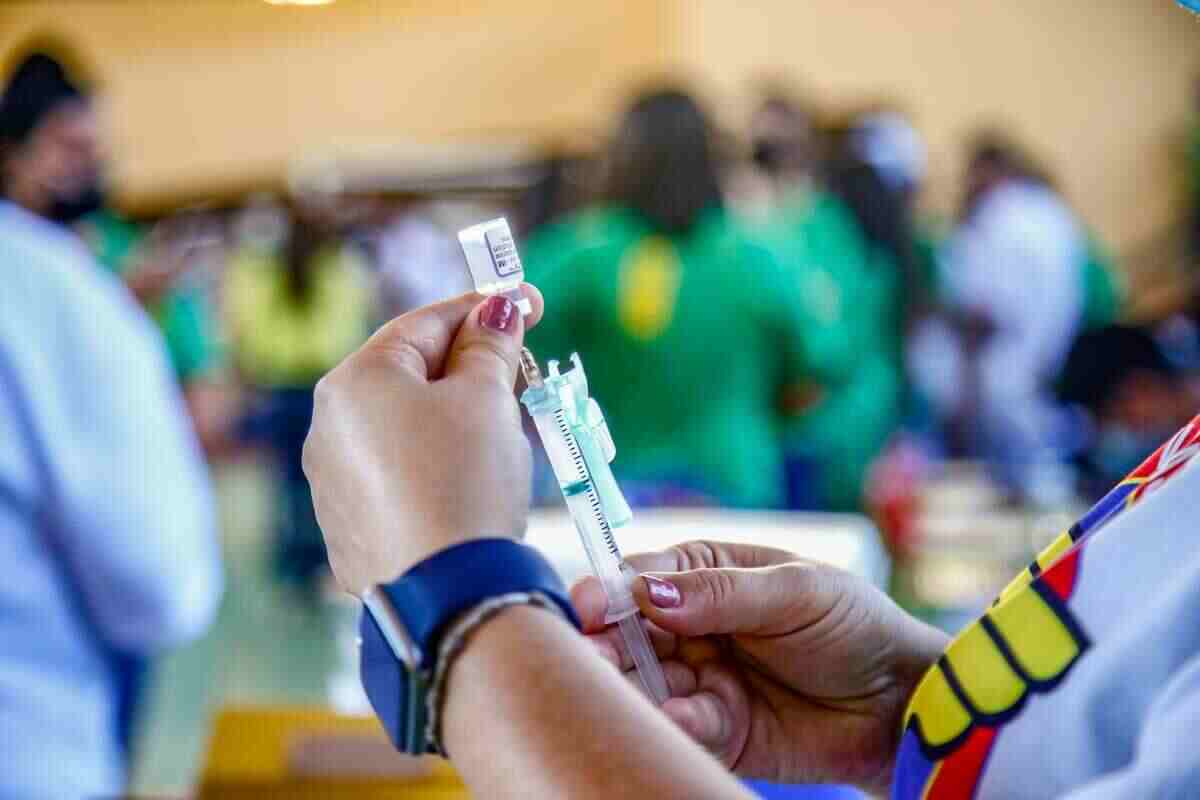Vacinação acontece diariamente em Campo Grande.