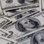 Dólar ultrapassa R$ 5,30, mas acumula baixa pela quarta semana