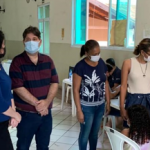 Pré-candidata a presidente, Simone visita vacinação contra a Covid-19 em crianças de Campo Grande
