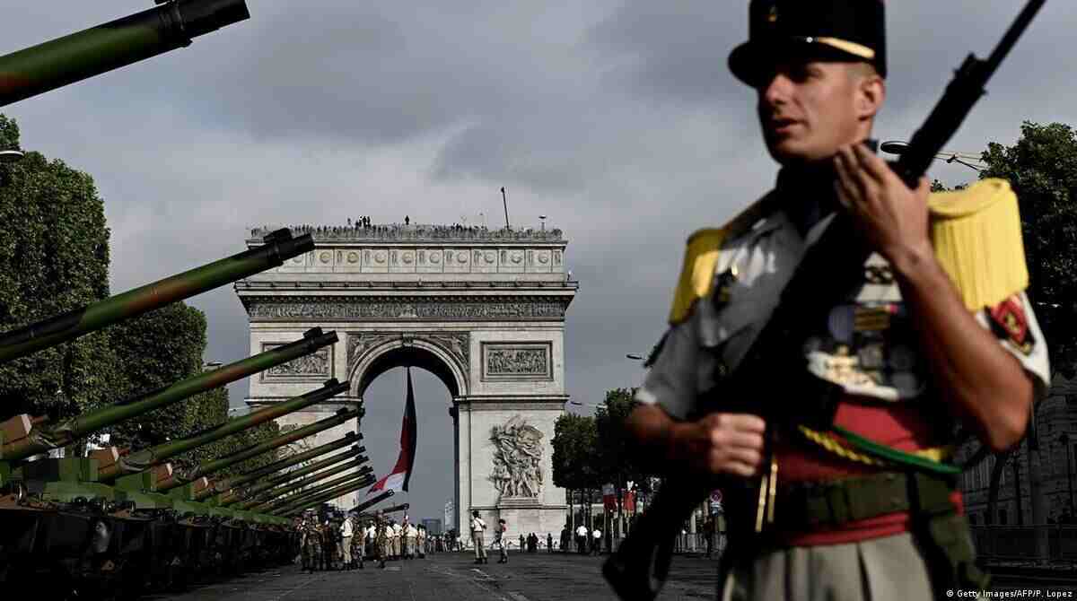 França anuncia saída de militares do Mali