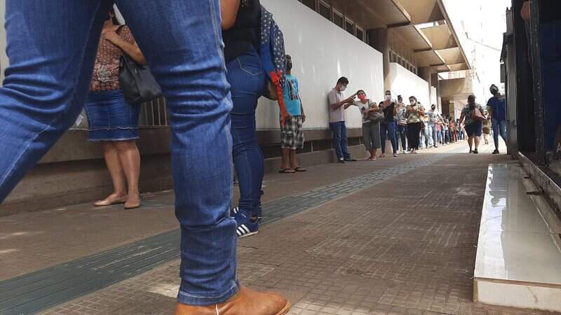 Com fila de espera zerada, quase 180 mil famílias de MS recebem 4ª parcela do Auxílio Brasil