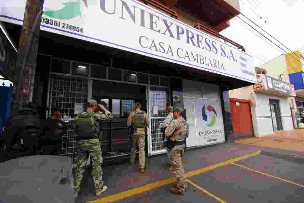 Agentes federais paraguaios durante ação conjunta em Pedro Juan Caballero