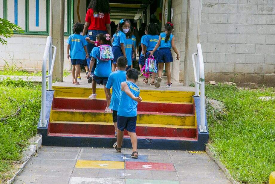 Com aulas presenciais, escolas municipais de Corumbá iniciam ano letivo