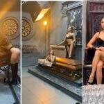 Funerária russa faz campanha com modelos de lingerie posando ao lado de caixões