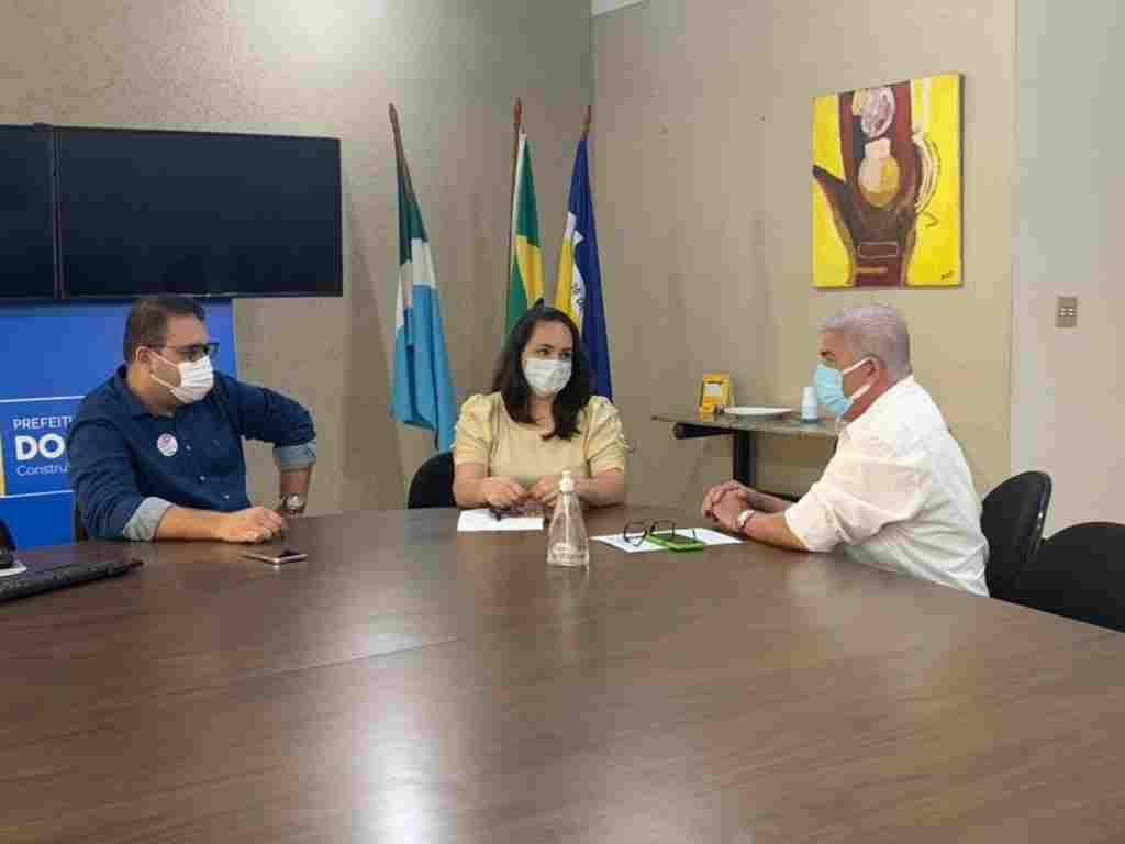 Reunião aconteceu no gabinete do prefeito Alan Guedes