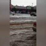 VÍDEO:  Chuva causa estragos e morador é arrastado por enxurrada durante temporal em Ivinhema
