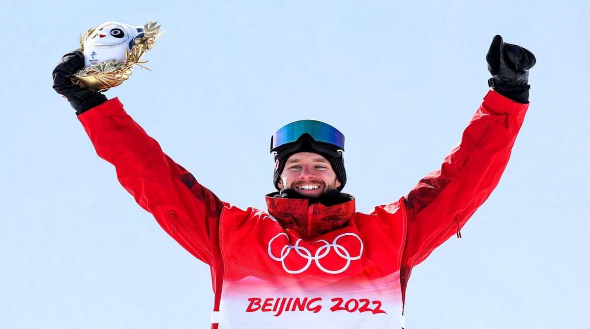 Max Parrot vibra ao ser campeão do snowboard das Olimpíadas de Inverno de Pequim