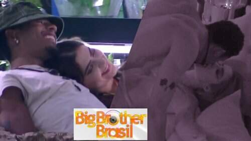 BBB 22: Beijo acontece e edredom esquenta entre Jade Picon e Paulo André