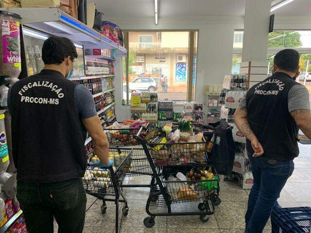 Após denúncia, supermercado da Vila Margarida é multado por 347 produtos vencidos