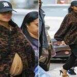 Grávida, Rihanna deixa barriga de fora durante passeio com look de R$ 14, 5 mil