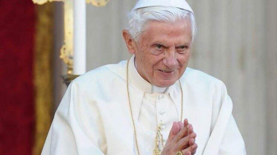 Bento XVI pede desculpas; e nega acobertar padres