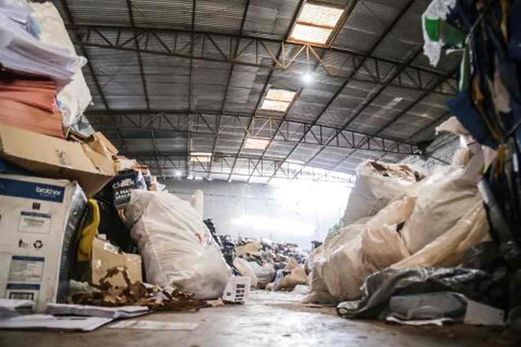 Galpão de empresário recebe cerca de 300 toneladas de resíduos por mês