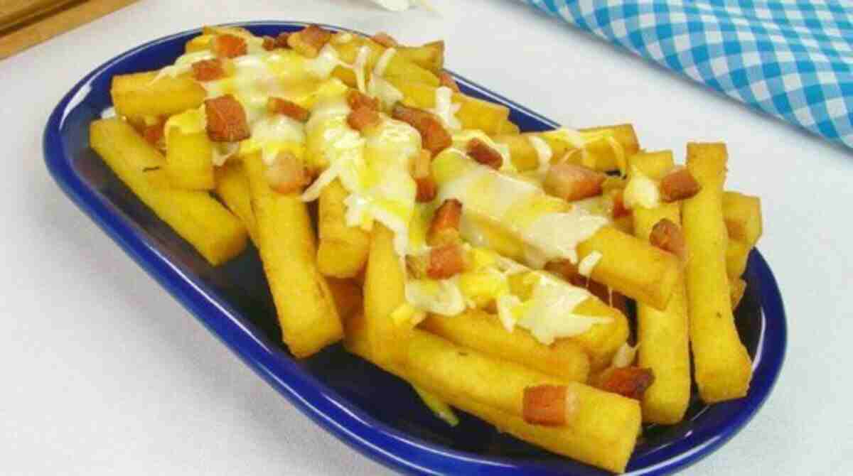 Cansou de batata? Experimente esta receita de polenta frita com bacon e parmesão