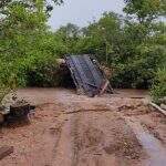 Com 8 pontes caídas e moradores ilhados após chuva histórica, Camapuã decreta emergência