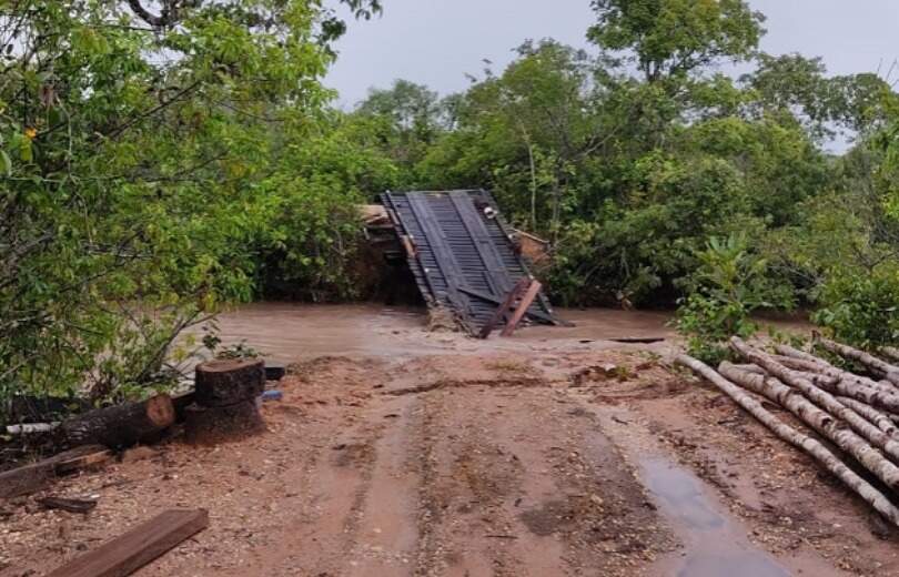 Prefeitura diz que 8 pontes caíram após chuva histórica em Camapuã (MS)