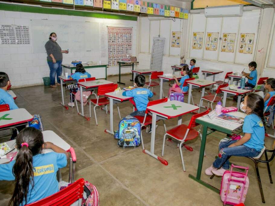 Rede do município atende cerca de 15 mil alunos.