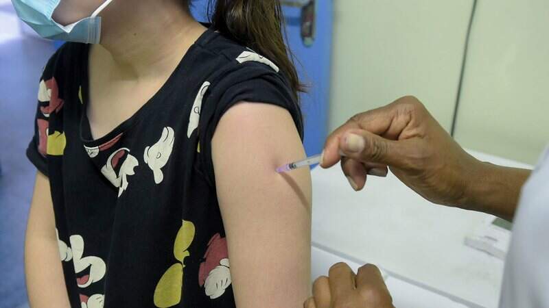 Vacinação contra a covid-19 tem Itinerante, drive e mais de 10 unidades neste sábado