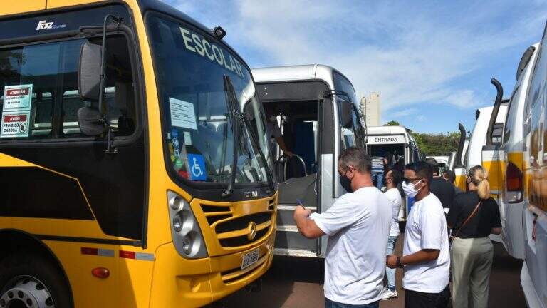 Para a segurança dos estudantes da área rural, ônibus da Reme passam por vistoria da Semed e TCE-MS