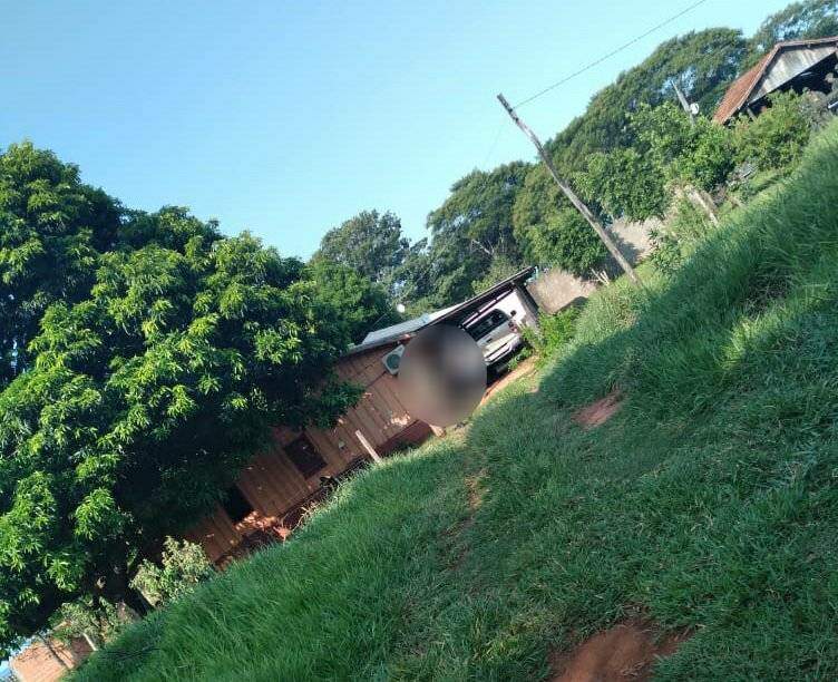 Casa atacada a tiros no Paraguai (Via WhatsApp)