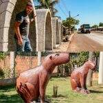 VÍDEO: De guampa de tereré a capivara em ‘tamanho gigante’, Elias ganha a vida fazendo esculturas há 30 anos em MS