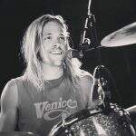 Drogas, dor no peito: O que se sabe da morte do baterista Taylor Hawkins