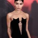 Zoë Kravitz escolhe Oscar de La Renta customizado para a estreia de Batman