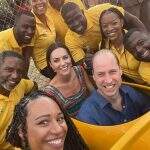 Kate Middleton e príncipe William posam para selfie rara com equipe jamaicana de bobsleigh