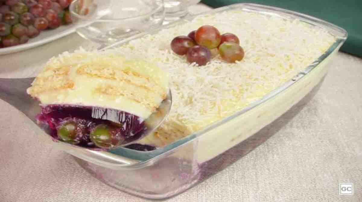 Pavê de gelatina com uvas