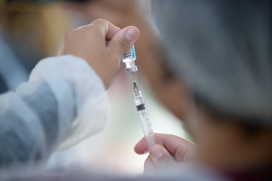 Vacinação contra Covid segue até às 17h na Seleta