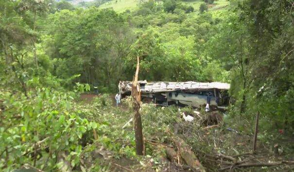 acidente 2 - Motorista de MS e outros mortos em acidente com ônibus no Paraná são identificados
