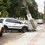 Motorista deixa 54 locais sem energia elétrica na Afonso Pena após derrubar poste