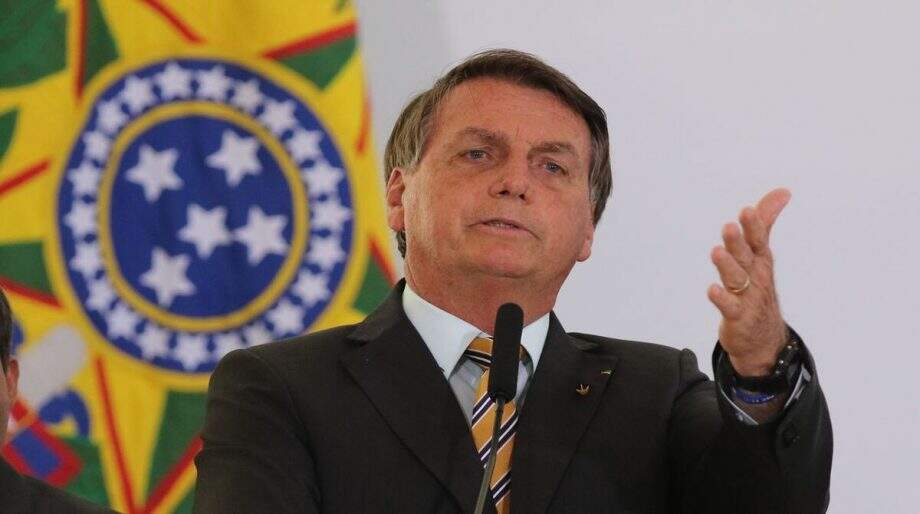 Bolsonaro diz que não manda na Petrobras, mas que faz o que pode