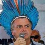 Ministro Anderson Torres concede medalha indigenista a Bolsonaro e a si mesmo