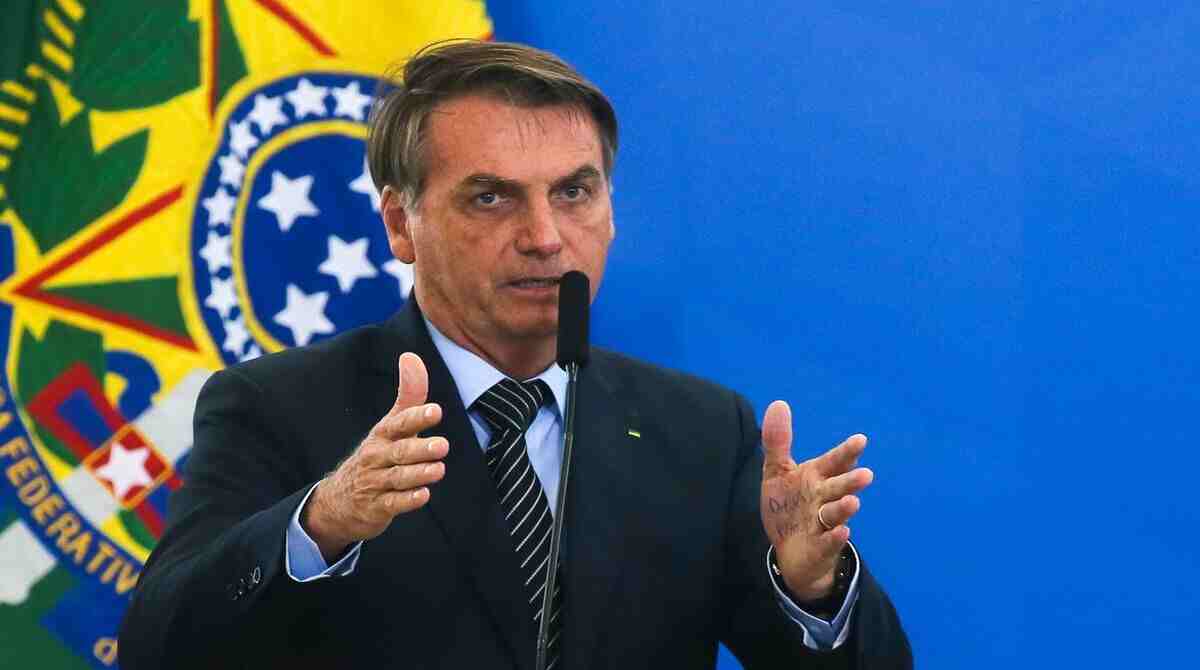 Bolsonaro diz esperar que Guedes resolva questão da tributação sobre combustíveis