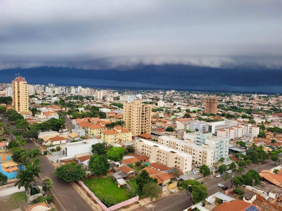chuva previsao leitor - VÍDEO: Céu nublado e nuvens carregadas anunciam chuva forte em Campo Grande