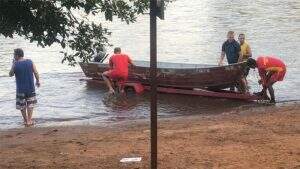O corpo seria de um homem que havia desaparecido no rio na tarde deste domingo (27).
