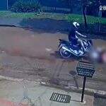 VÍDEO: criança é arremessada ao ser atropelada e motociclista foge em Mato Grosso do Sul