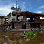 Embarcação que naufragou e matou sete pessoas é retirada do Rio Paraguai